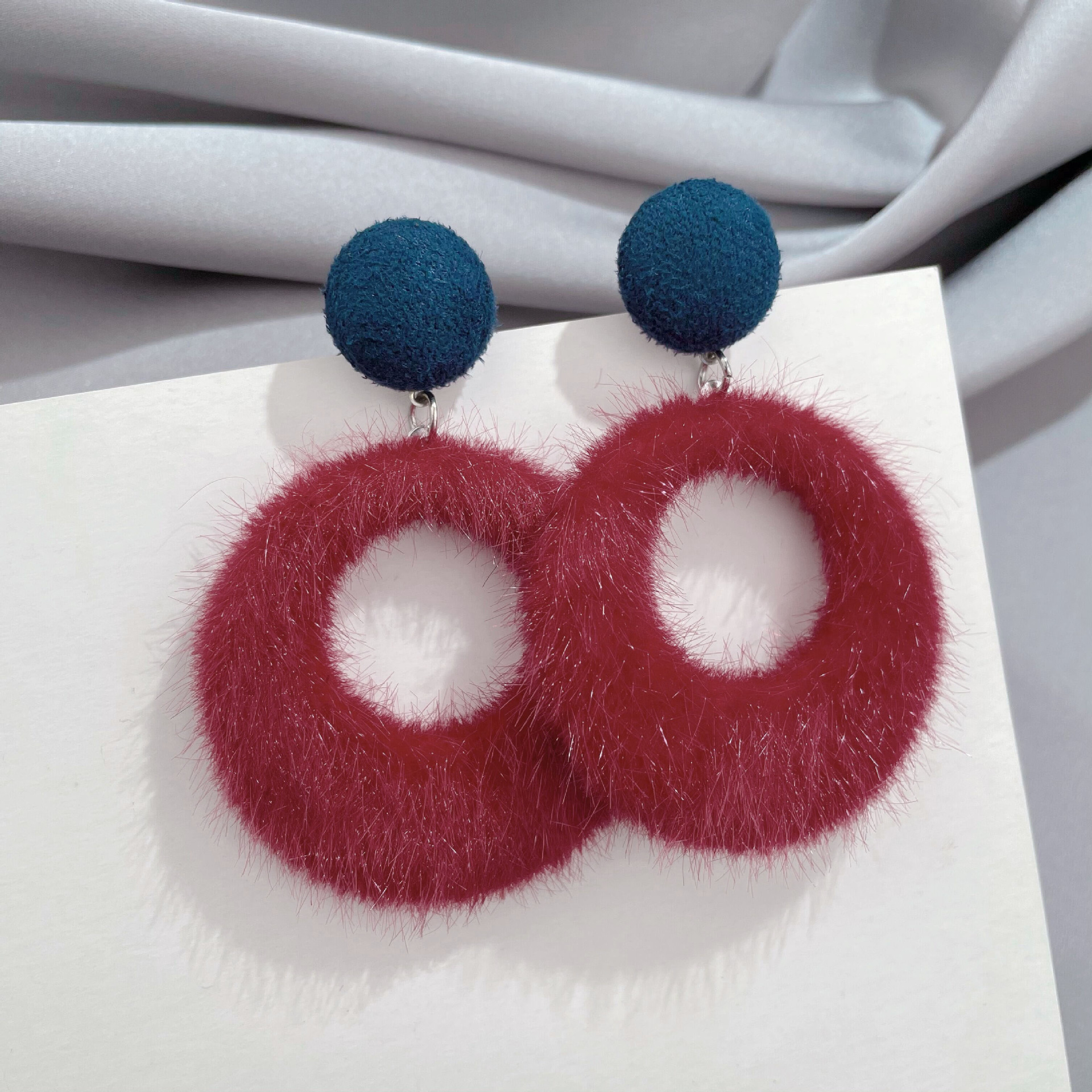Tongfang Jewelry Earrings Korean Autumn and Winter Simplicity Vintage Plush Fabric Ring Earrings Temperament Wild Sweet Earringspicture5