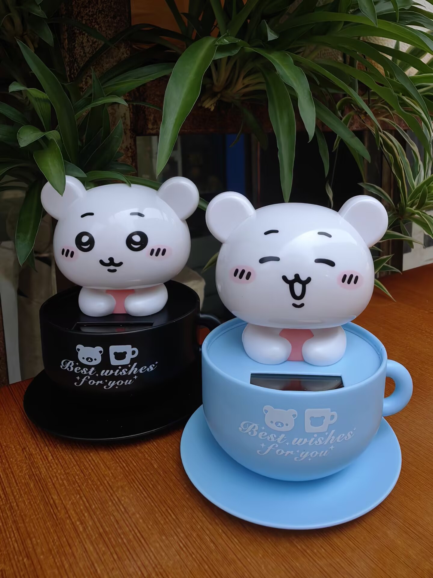 Solar-Powered Panda Bobblehead Ornament, Cute Cartoon Car Interior Creative Decoration, New Model Nodding Doll for Car