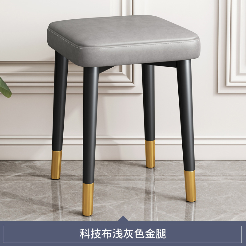 Silla de comedor de lujo ligera nórdica, taburete cuadrado de paquete suave apilable para el hogar, silla de mesa moderna simple, taburete de maquillaje para uñas