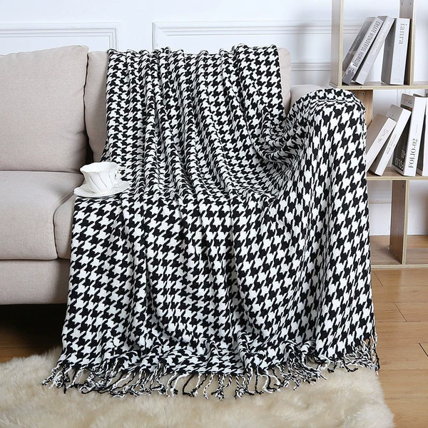 Houndstooth black and white