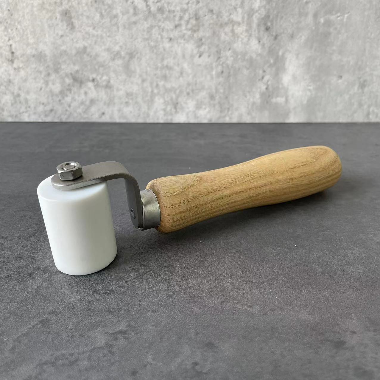 专业优质贴壁纸墙纸工具接缝压轮白色防水榉木手柄