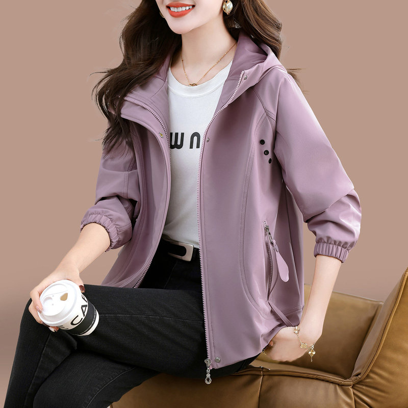 Hooded Windbreaker Jacket for Women, Spring and Autumn 2026 New Style, Stylish Brand for Middle-Aged Moms, Loose-Fitting Spring Jacket Trench Coat