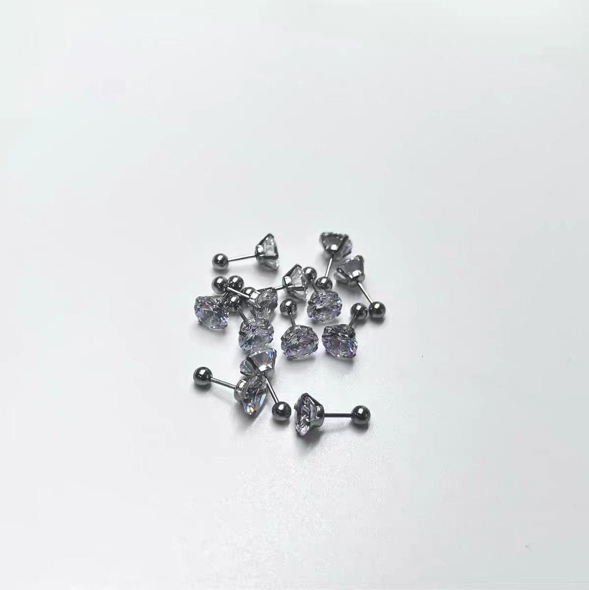 16G labret stud size and finish detail