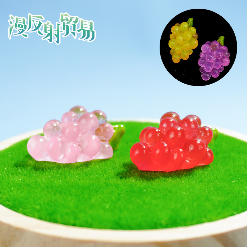 Joyas de bricolaje hechas a mano de frutas grandes Simulación tridimensional luminosa de dibujos animados lindo Douyin explosión bolso ciego llavero colgante