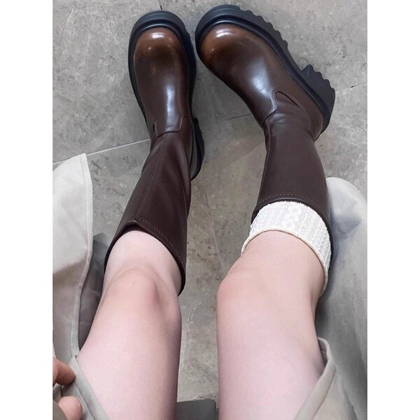 Black demi-season high boots platform