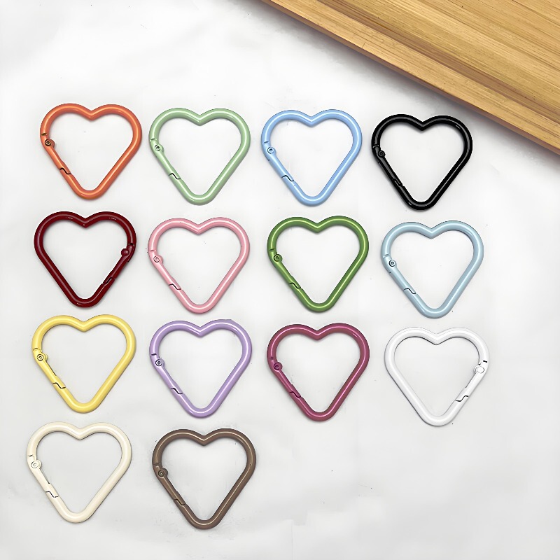 Manufacturer's Ready-Made Heart Spring Buckle Zinc Alloy Open Ring Portable Key Chain Ring Painted Colorful DIY Carabiner