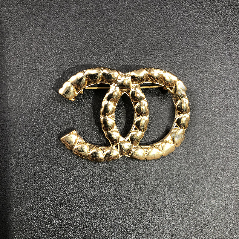 Full Diamond Multifunctional Brooch Accessory for Women, Double C Letter Brooch, Chanel-Style Rhinestone-Embellished Elegant Clothing Accessory to Prevent Exposure