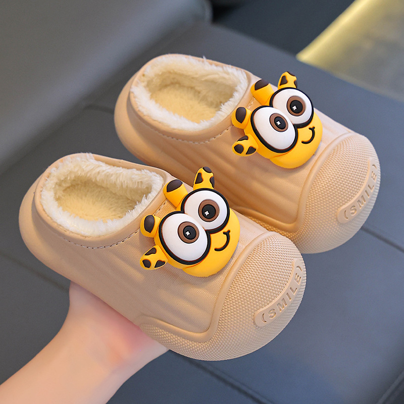 Otoño y invierno zapatillas de algodón para niños, niños y niñas, calentamiento y cubierta de algodón impermeable, lindos zapatos de algodón para niños pequeños y medianos.
