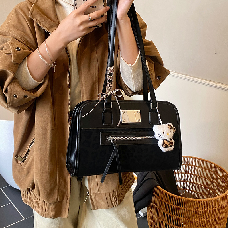 Retro leopardo hombro bajo la braza, la versión coreana de la mochila casual Zhongqi 2025 nuevo bolso de mano