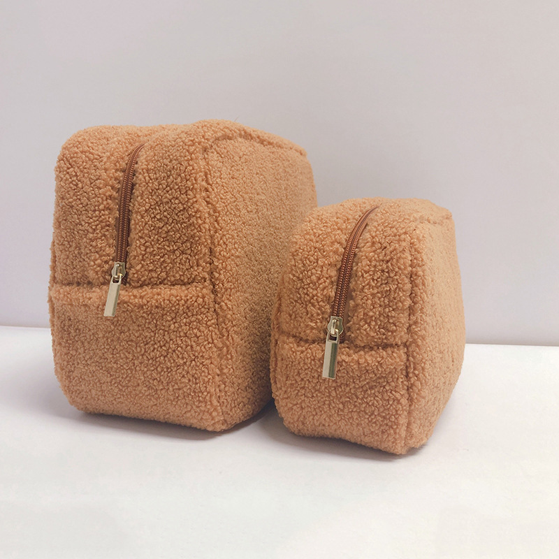 ���ƶ�ɫ����޻�ױ����Я���ɰ�Ůʿ���л�ױ���ﶬ����