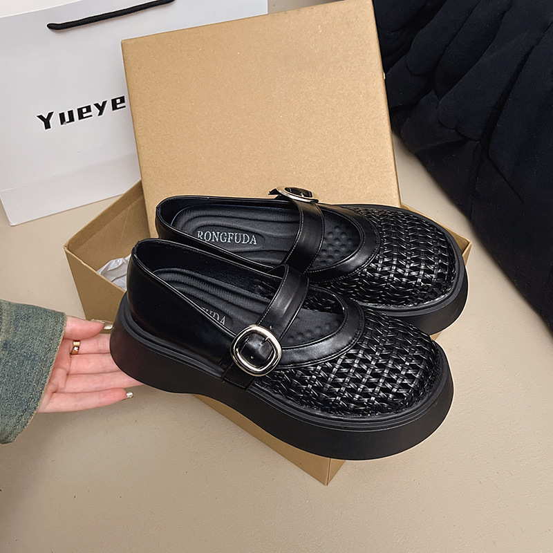 2026 verano nuevo estilo universal transpirable plano un zapato de hebilla de una sola línea trenzado hueco medio zapatillas