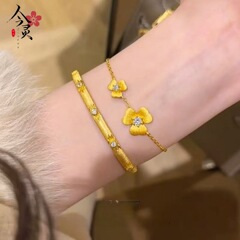 法式复古拉丝三叶草花朵沙金手链女款时尚轻奢小众设计感镶钻手饰