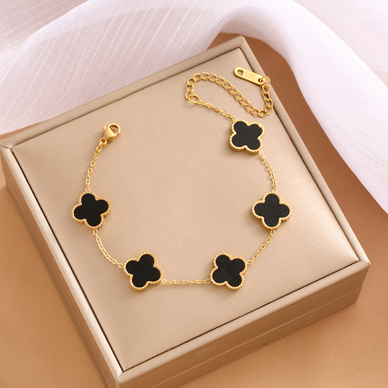 Pulsera de trébol de acero titanium vendedora caliente transfronteriza europea y americana con incrustaciones de concha pulsera colgante pulsera de diseño avanzado sin desvanecimiento al por mayor