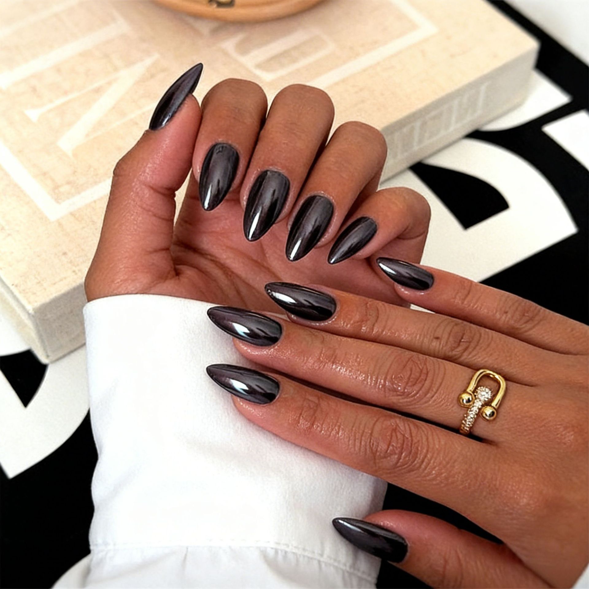 Ventas transfronterizas en caliente fantasía de galvanoplastia de uñas, estilo cool simple, 24 piezas de parche de uñas terminado.