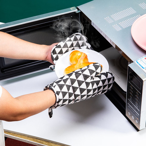 Wholesale Cotton and Linen Simple Microwave Oven Heat Insulation Gloves High Temperature Resistant Oven Gloves Baking Heat-Resistant Gloves Set 