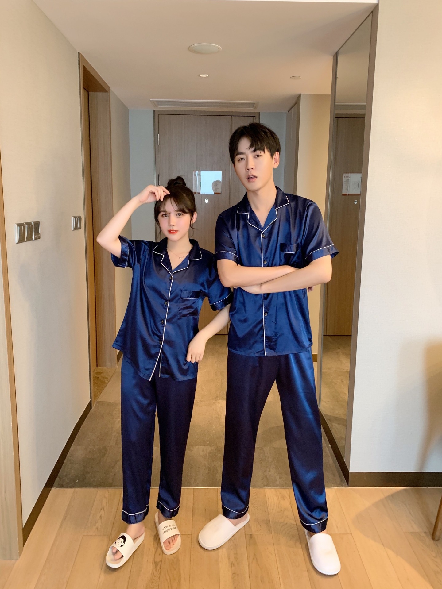 Pajamas de pareja de hielo de verano de mangas largas damas cardigan casuales sueltos primavera y otoño hombres de mediana edad ropa para el hogar grande