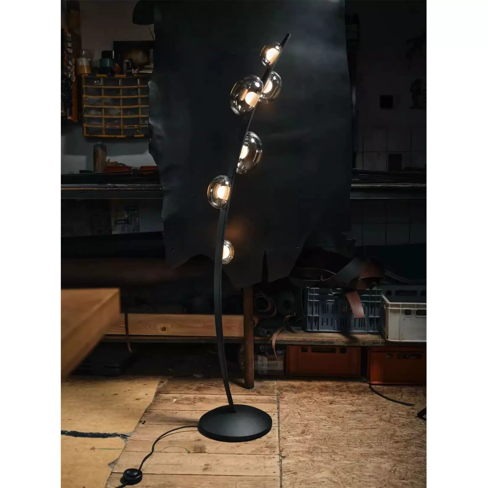 Зондова фабрика прямая продажа BOMMA Dew Drops Dew Drops Dew Down Leather Floor Lamp Designer Living Room Роскошная гостиная