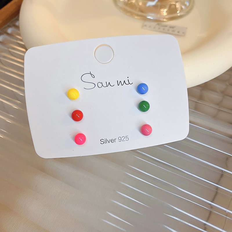 Pendientes redondos de color de aguja de plata Pendientes frescos y dulces Pendientes de todo fósforo de moda simple para mujer