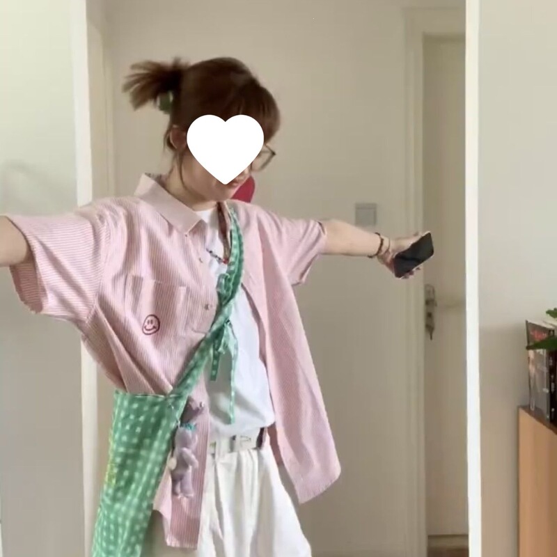 Korean-Style Loose Casual Pink Short-Sleeved Shirt for Women in Summer with Vertical Stripes, Chic and Cute Smiley Face Lapel Top Jacket