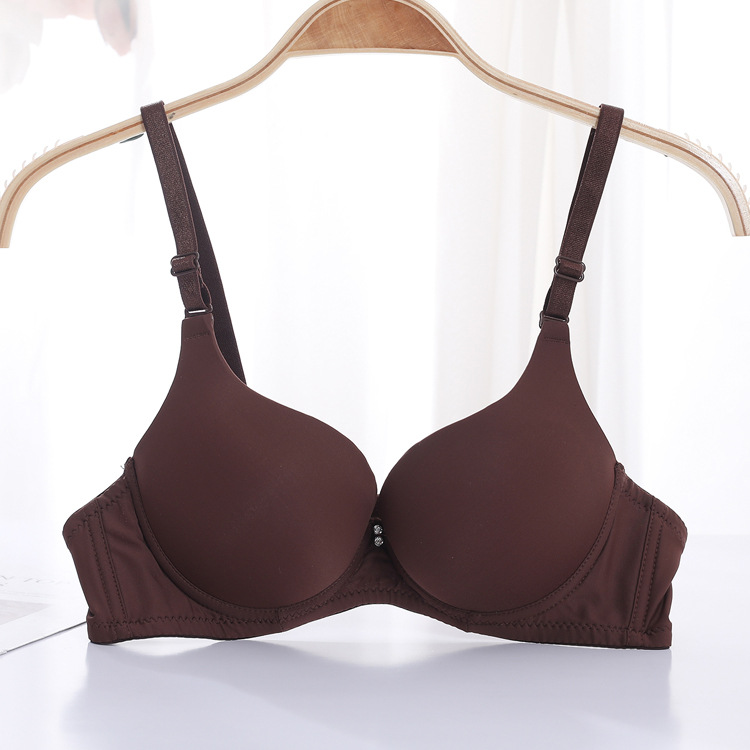 Fábrica de stock pequeño pecho grueso agrupado sujetador de acero anillo de acero ajustado tipo de ropa interior de mujer brillante sin marca sujetador