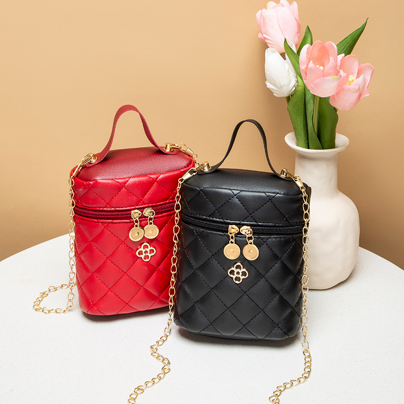 Fashion Solid Color Quilted Bucket Zipper Bucket Bag display picture 3