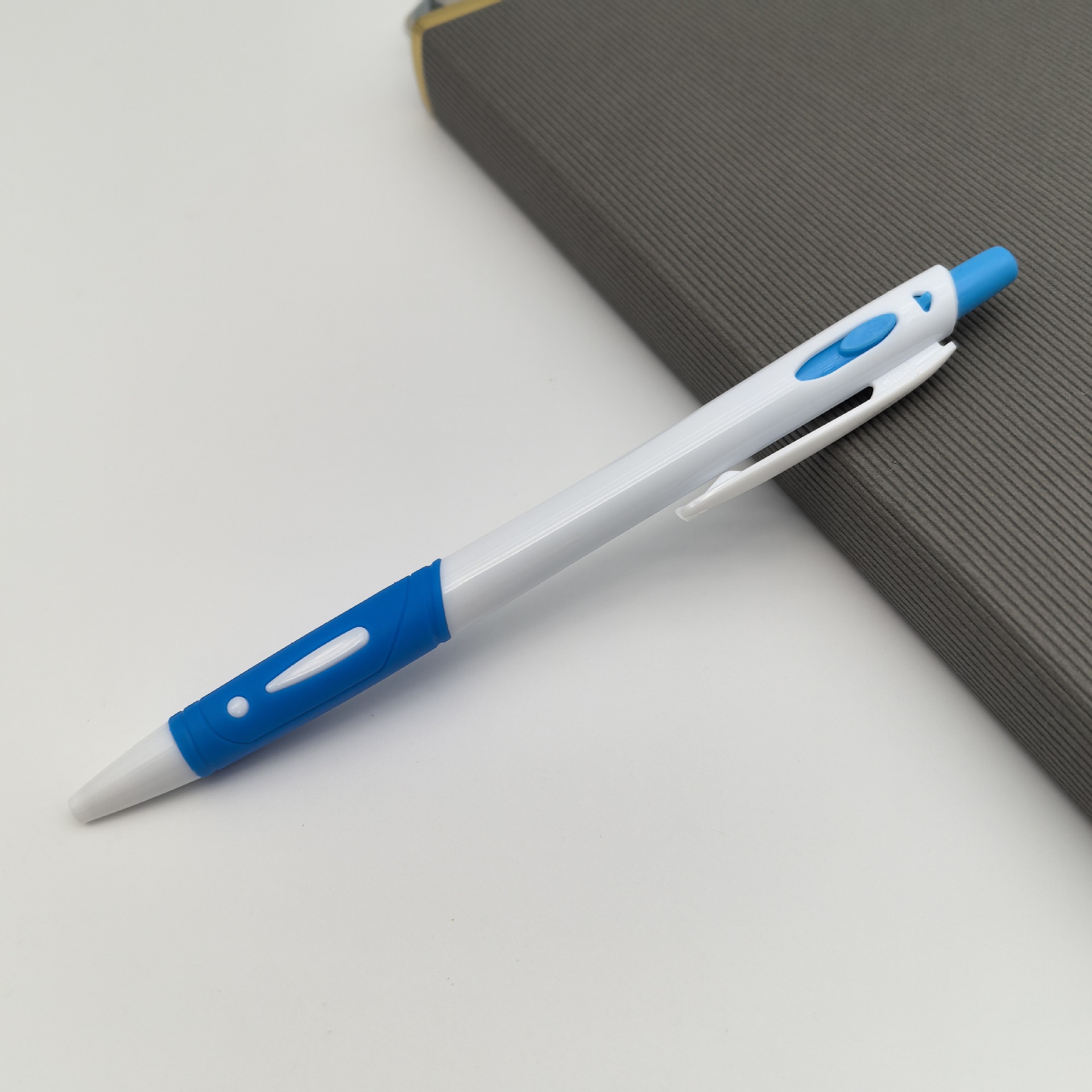 Bolígrafo publicitario de color mayorista transfronterizo bolígrafo de bolas de impresión de logotipo blanco bolígrafo de regalo publicitario