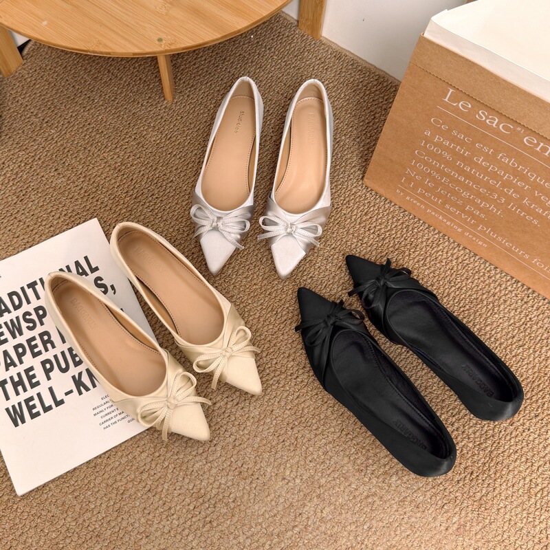 Korean-style satin height-increasing shallow pointed-toe mid-heel shoes, French-style shallow bowknot single shoes, large-size women's shoes for commuting Korean-style satin height-increasing shallow pointed-toe mid-heel shoes, French-style shallow bowknot single shoes, large-size women's shoes for commuting
