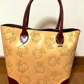 大容量HelloKitty小众可爱手提托特包2024新款学生通勤复古单肩包