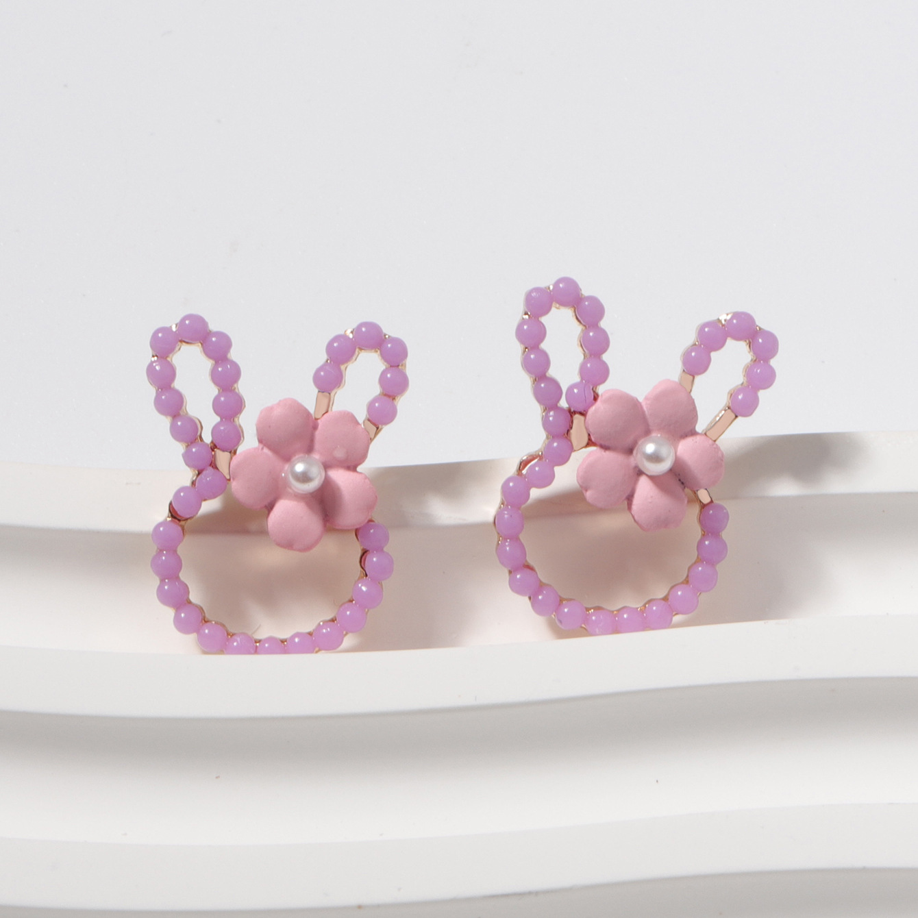 1 Paar Cartoon-Stil Süß Kaninchen Blume Überzug Inlay Zinklegierung Imitationsperle Ohrstecker display picture 7