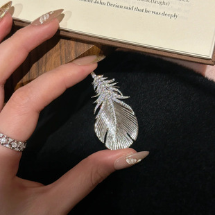 Fashion Elegant Brushed Wings Brooch Pendant Feather Shape One Two-Wearing Light Luxury Retro All-Match Exquisite Necklace