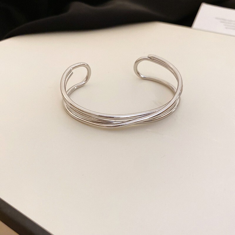 新商品の重工欧米の金属風のブレスレットは精巧で豪華な気質の手環の広い辺の個性の高級感の手飾りの卸売りです。|undefined
