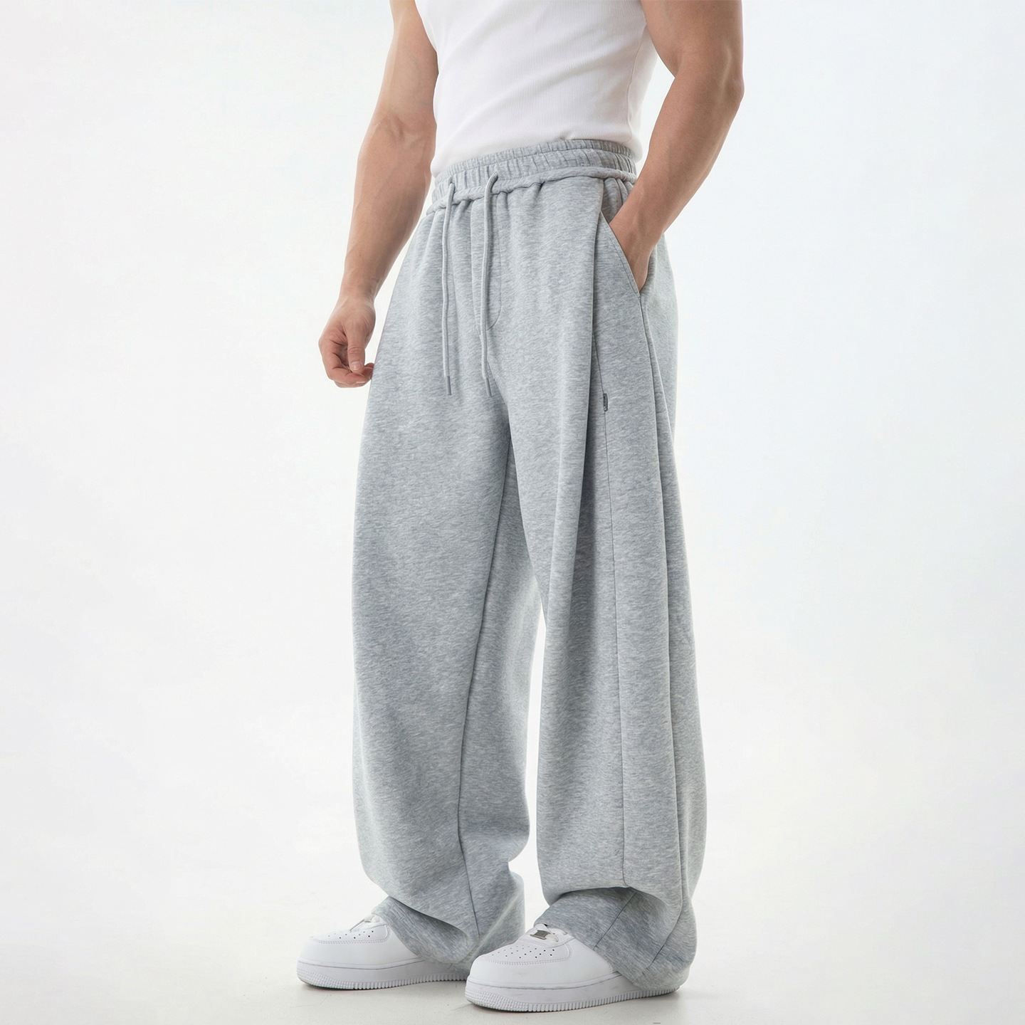 Pantalon de jogging pour homme à empiècements texturés, coutures asymétriques modernes, entrejambe basse, coupe décontractée, tombé impeccable._voghion.com