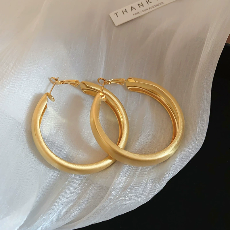 Серебряная игла, металлические модные сексуальные серьги, простой и элегантный дизайн, стиль лёгкой роскоши, стиль высокого качества
