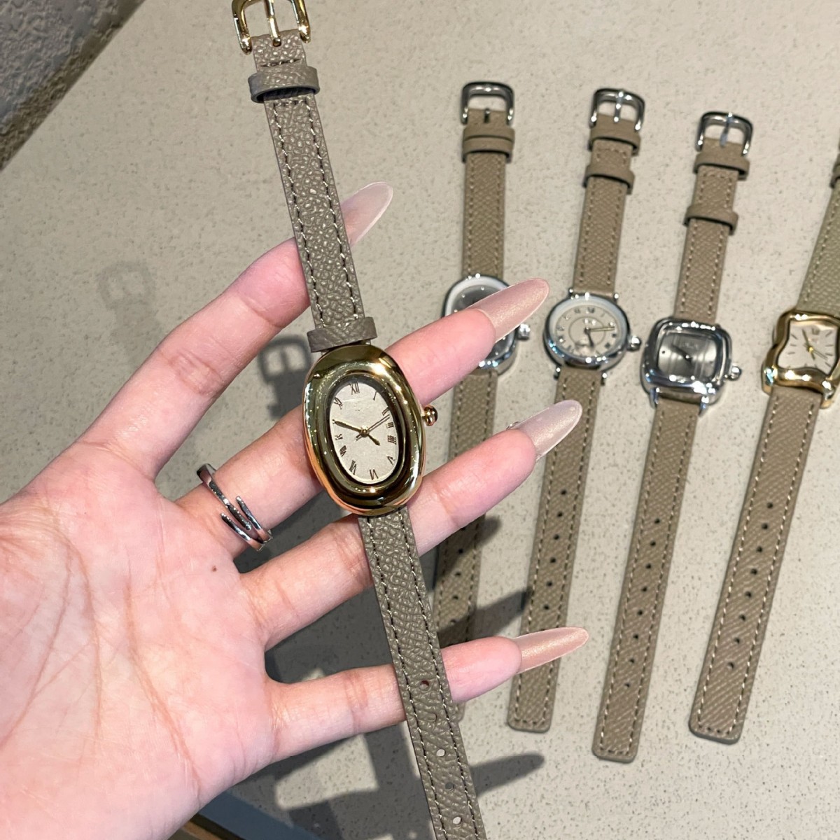 大象灰独特异形皮带款手表小众轻奢通勤女士腕表石英表小红书爆款