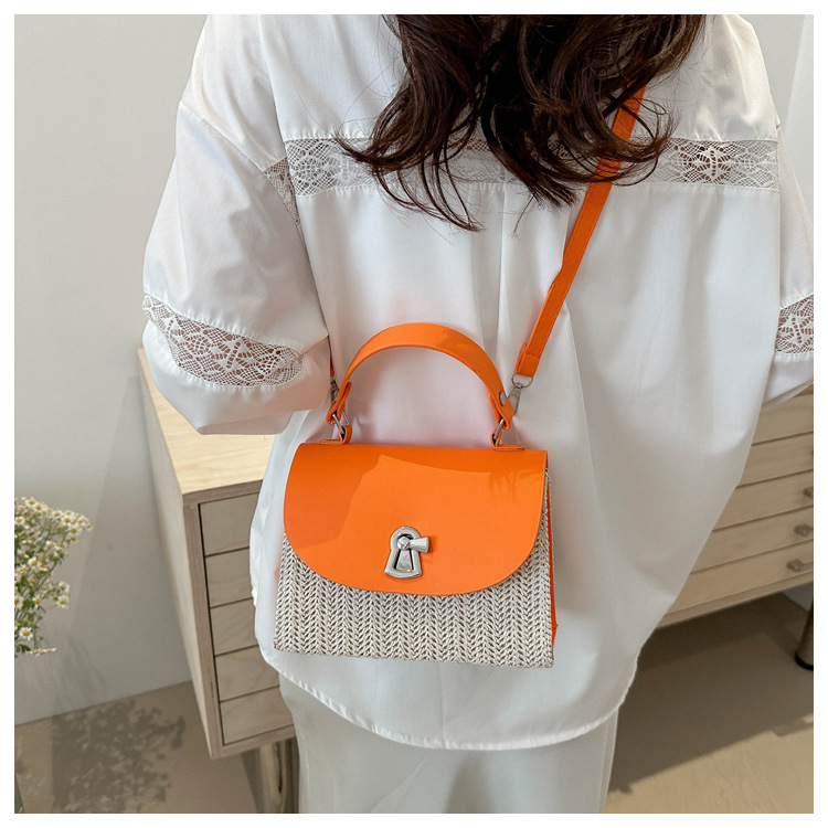 Color-Blocking-Hand-gehaltenes kleines Quadrat für Frauen 2024 neue Sommer koreanische Version modische Lock Gras gewebt lässig_voghion.com