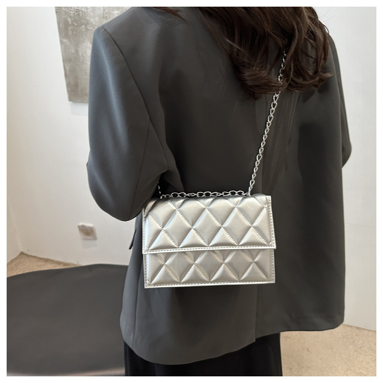 The 2024 autumn new French niche design chain small square bag, a fashionable macaron color single-shoulder crossbody bag undefined