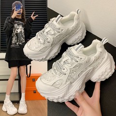 女性用プラットフォーム厚底ダッドシューズ新しい韓国スタイルのレースアップニッチデザインファッショナブルで快適なカジュアルスポーツシューズ卸売