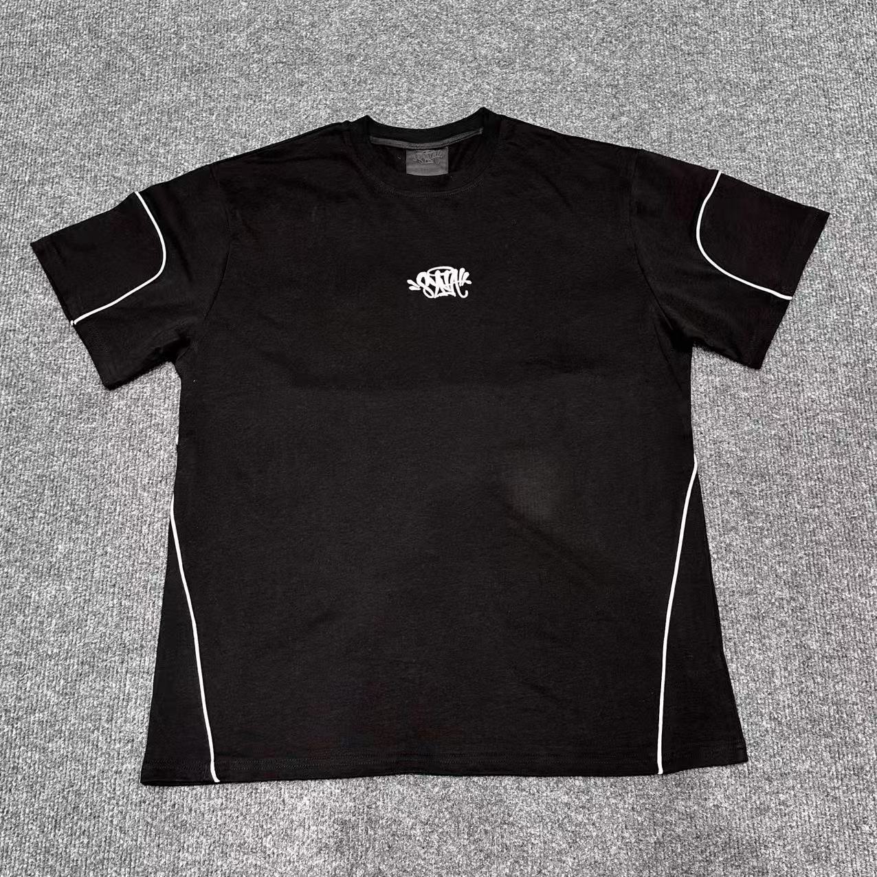 반사 스트립이 있는 검정색 반소매