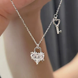 项链;戒指;手链