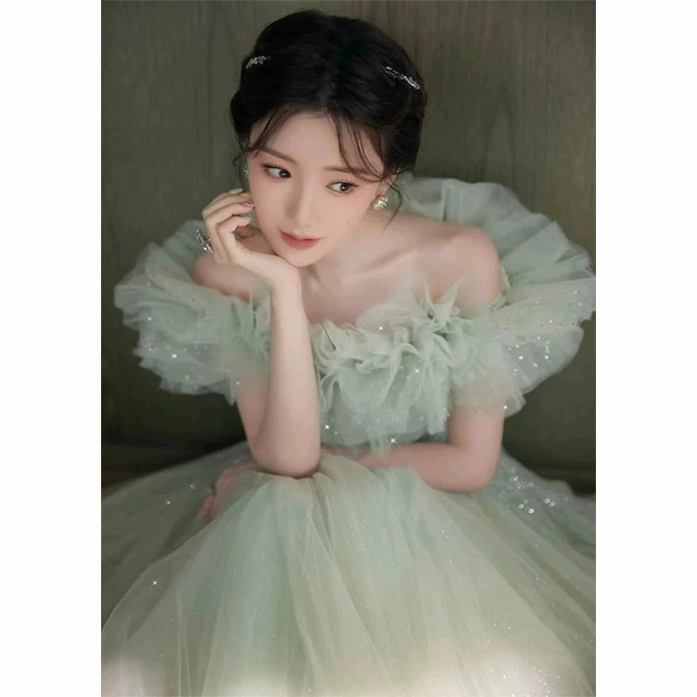 Green spring small princess costume, open shoulders, trend of season