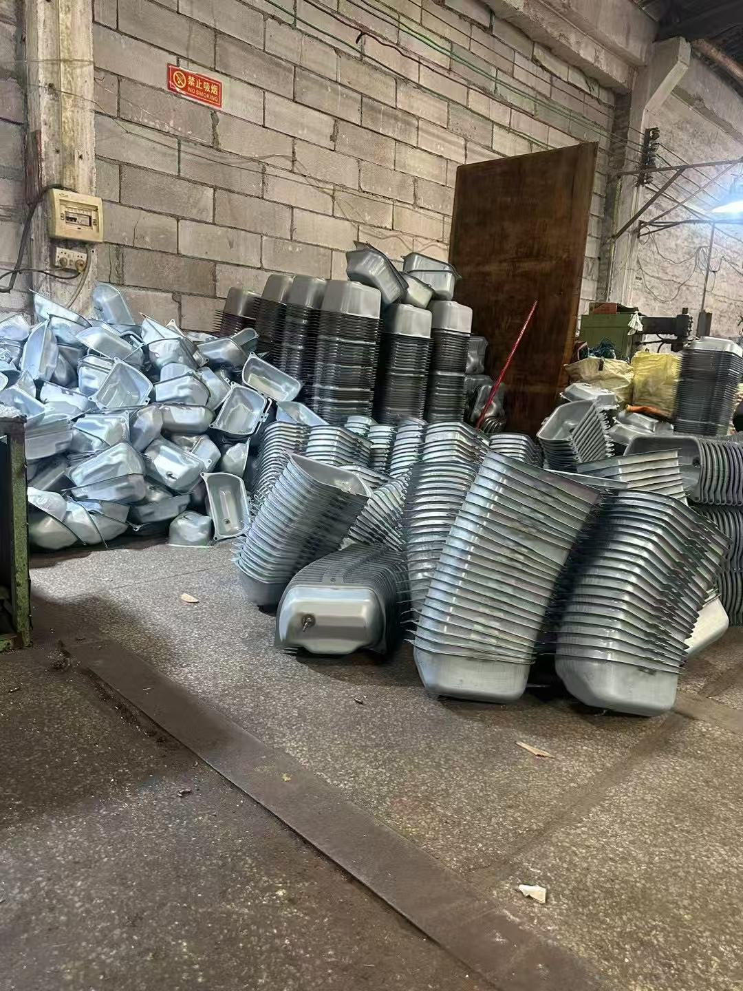 Factory Direct Sales of Export Products with High Quality and Favorable Prices, Motorcycle Scooters, Large and Small Princess Fuel Tanks, Honda 100