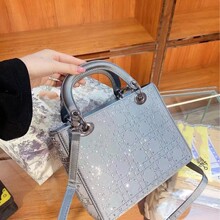 �羳2025D���¿�C荴����߶����A����μ�б��r�г����ٴ�͹�