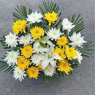 Flowers Straight Hair Qingming Festival Tomb-Sweeping Sacrifice Yellow White Chrysanthemum Yellow and White Chrysanthemum Basket Wreath Memorial Flower Basket