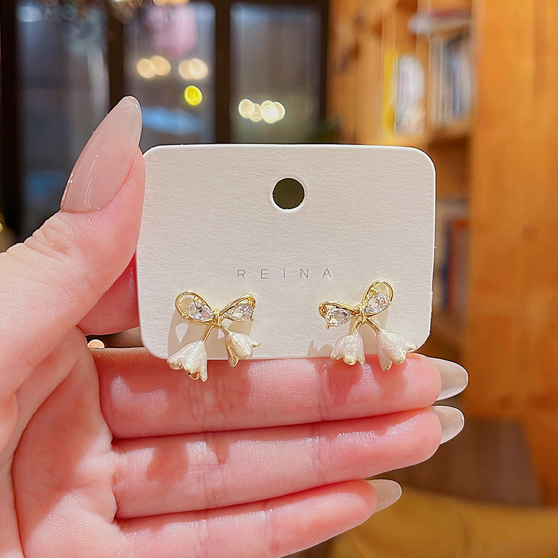 S925 aguja de plata de Corea del Sur pequeños pendientes de flores frescas hembra Mori versátil elegante perla pendientes Internet celebridad mismo estilo pendientes