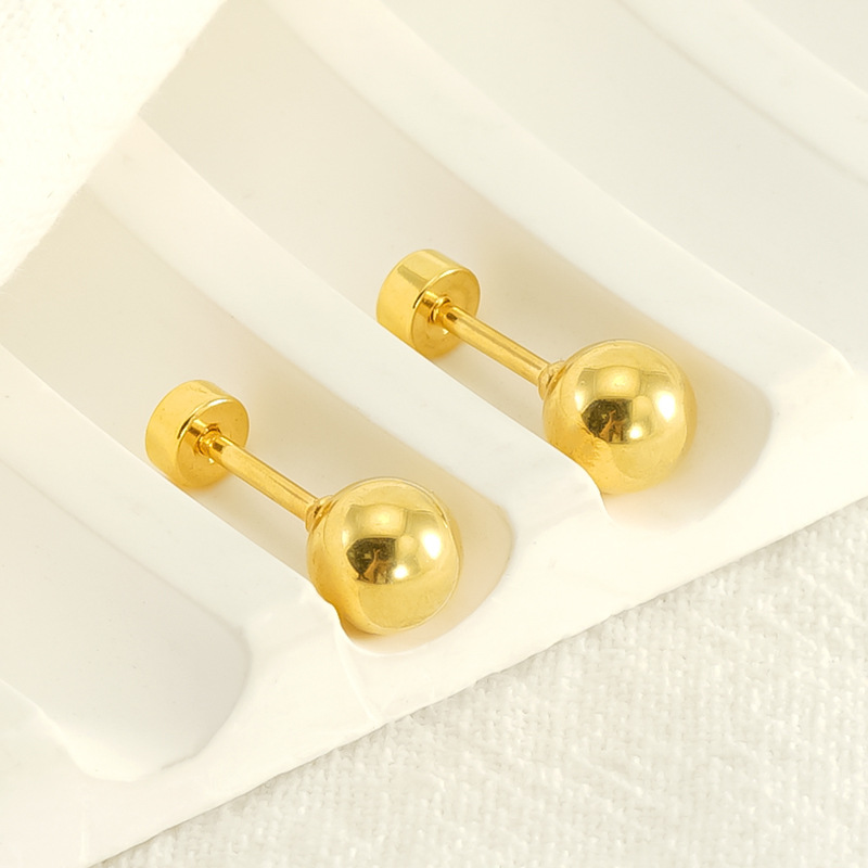 Nuevos pendientes de perlas de acero no desvanecidos nicho de diseño de pernos de viento pequeños simples y versátiles pernos de acero de titanio para mujeres