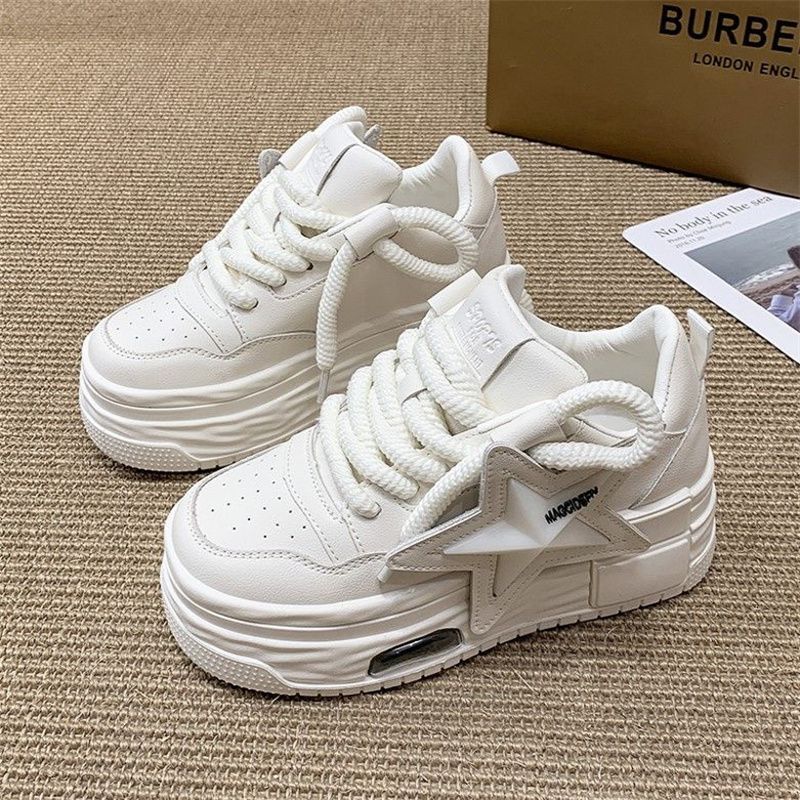 Zapatos de pan de suela gruesa para mujeres 2024 primavera y verano nuevos zapatos de patina de cabeza grande aumentan la temporada de explosión deportiva casual versátil zapatos blancos pequeños