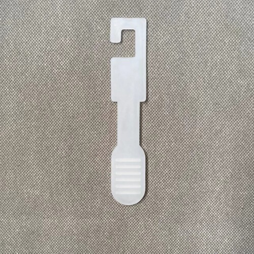 Plastic belt hook black PP belt hook accessories automatic snap smooth buckle hook plastic claw clip display