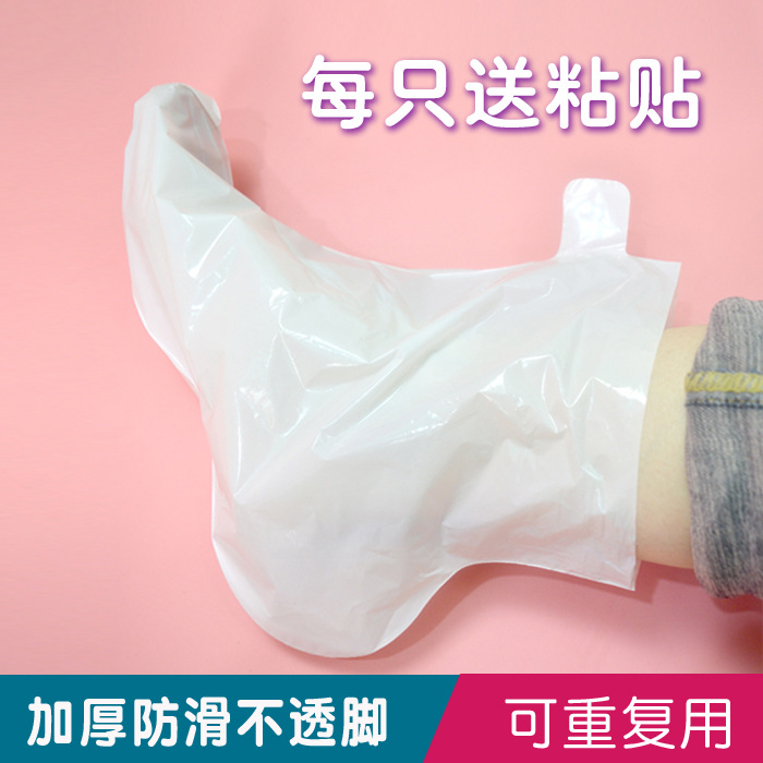 Disposable plastic gloves