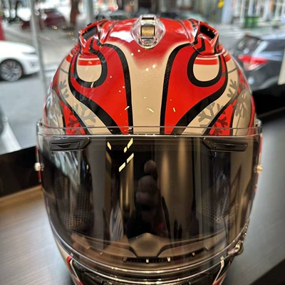Chinese-made full-face motorcycle helmet, cool protective helmet for riding, suitable for motorcycles, electric scooters, and electric bikes