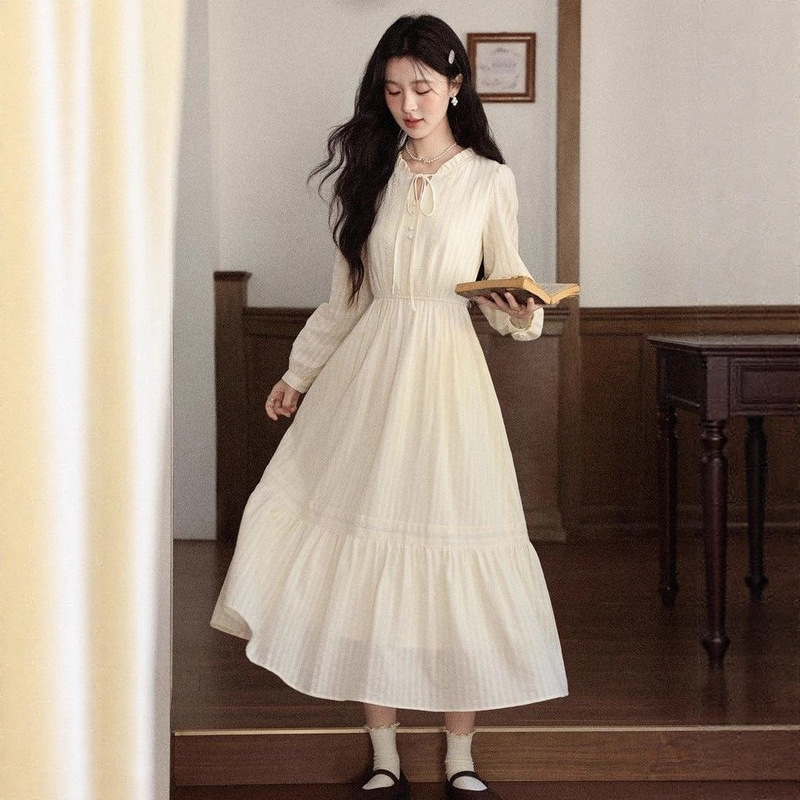 Lu Xiangnan "Purple Mist Apricot" French Apricot Long-Sleeved V Neck Dress Women's Autum New Skirt Cake Skirt Lu Xiangnan "Purple Mist Apricot" French Apricot Long-Sleeved V Neck Dress Women's Autum New Skirt Cake Skirt